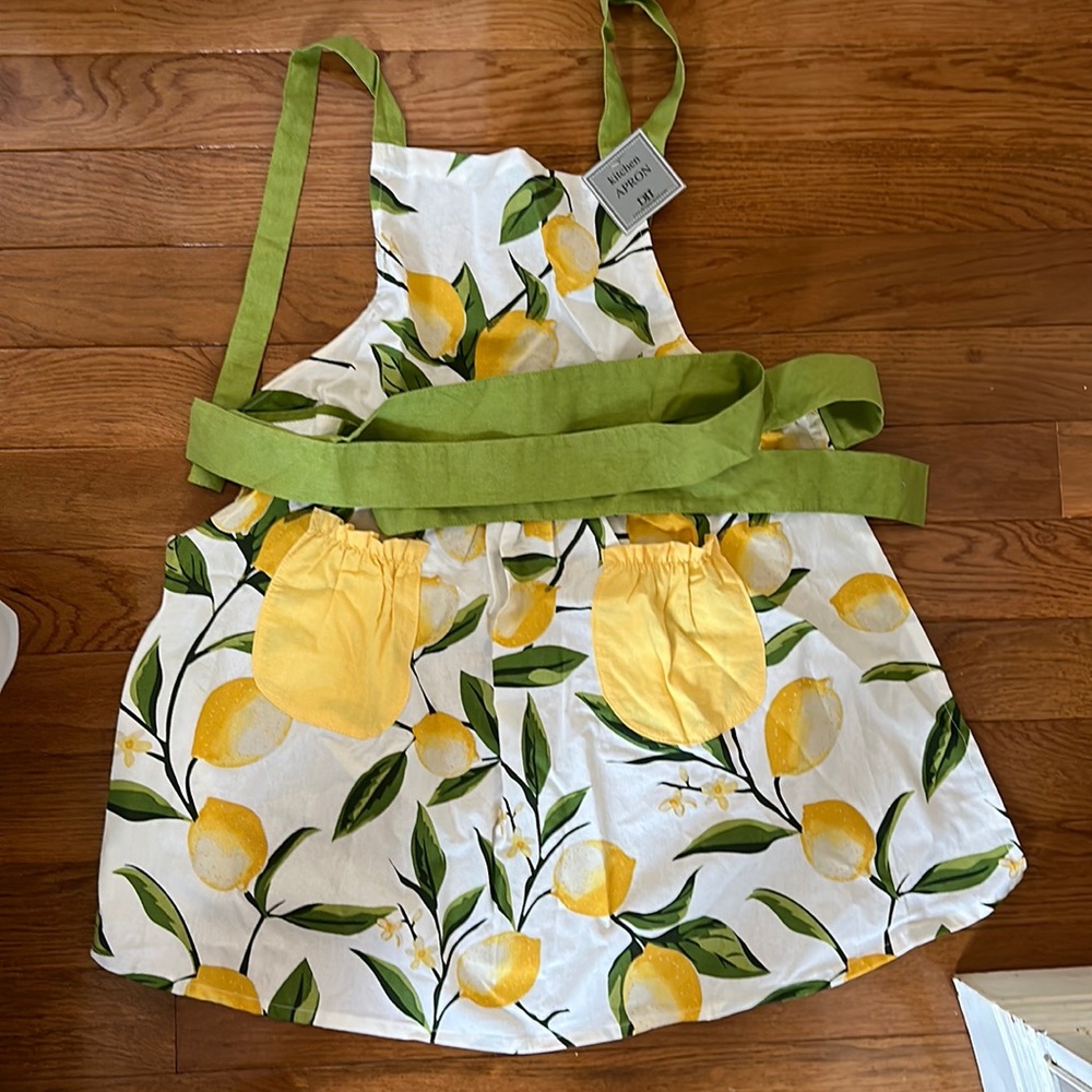 New with tags lemon apron